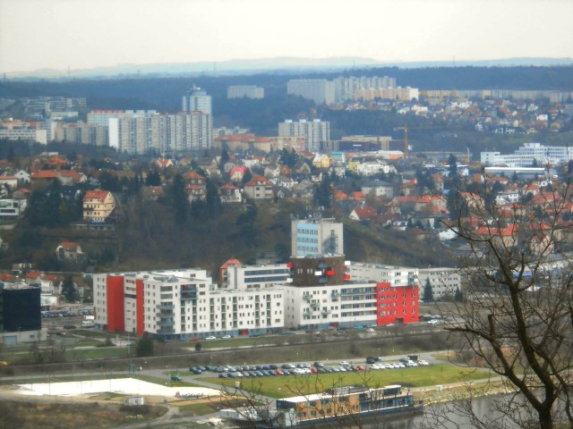Район Прага-12   в апреле