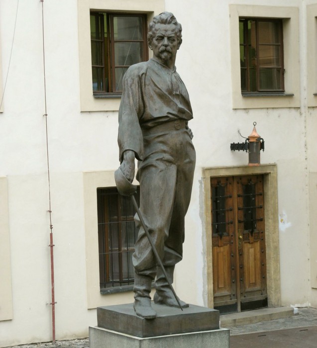 Памятник основателю общества Sokol – М. Тырши
