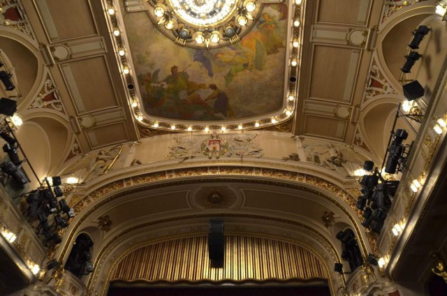 Зрительный зал  Театра на Виноградах 