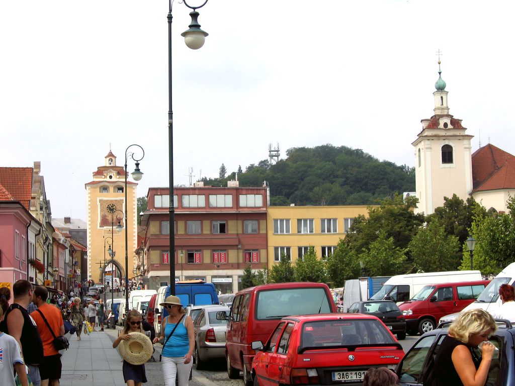 Гусова площадь (Husovo náměstí) и костёл Святого Якуба (Kostel sv. Jakuba)