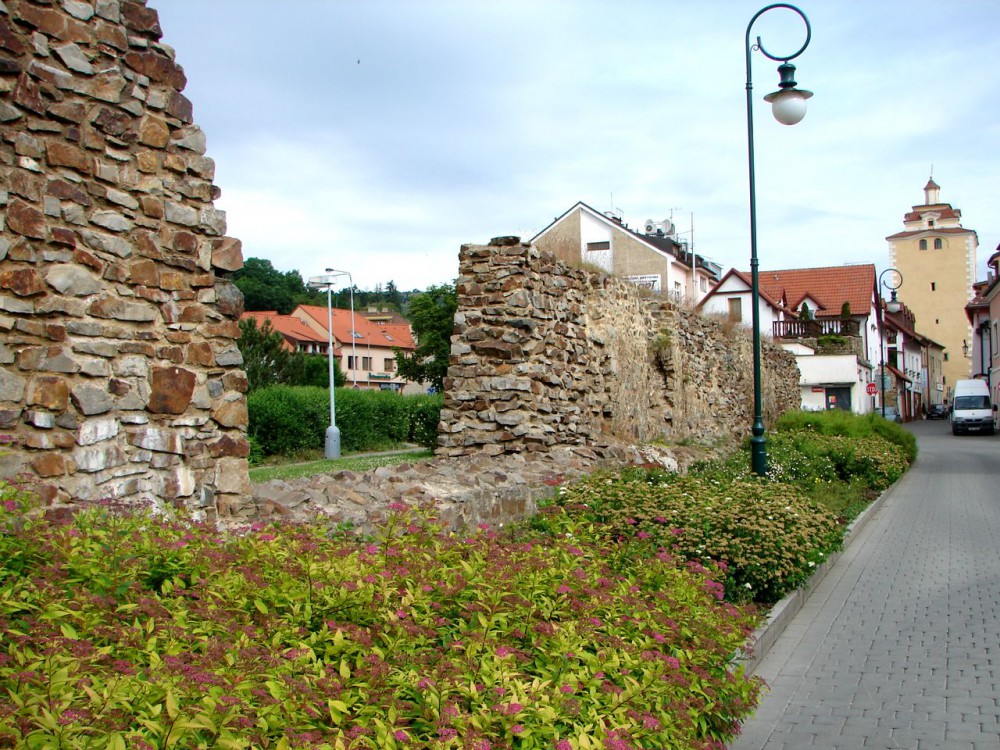 Руины крепостной стены