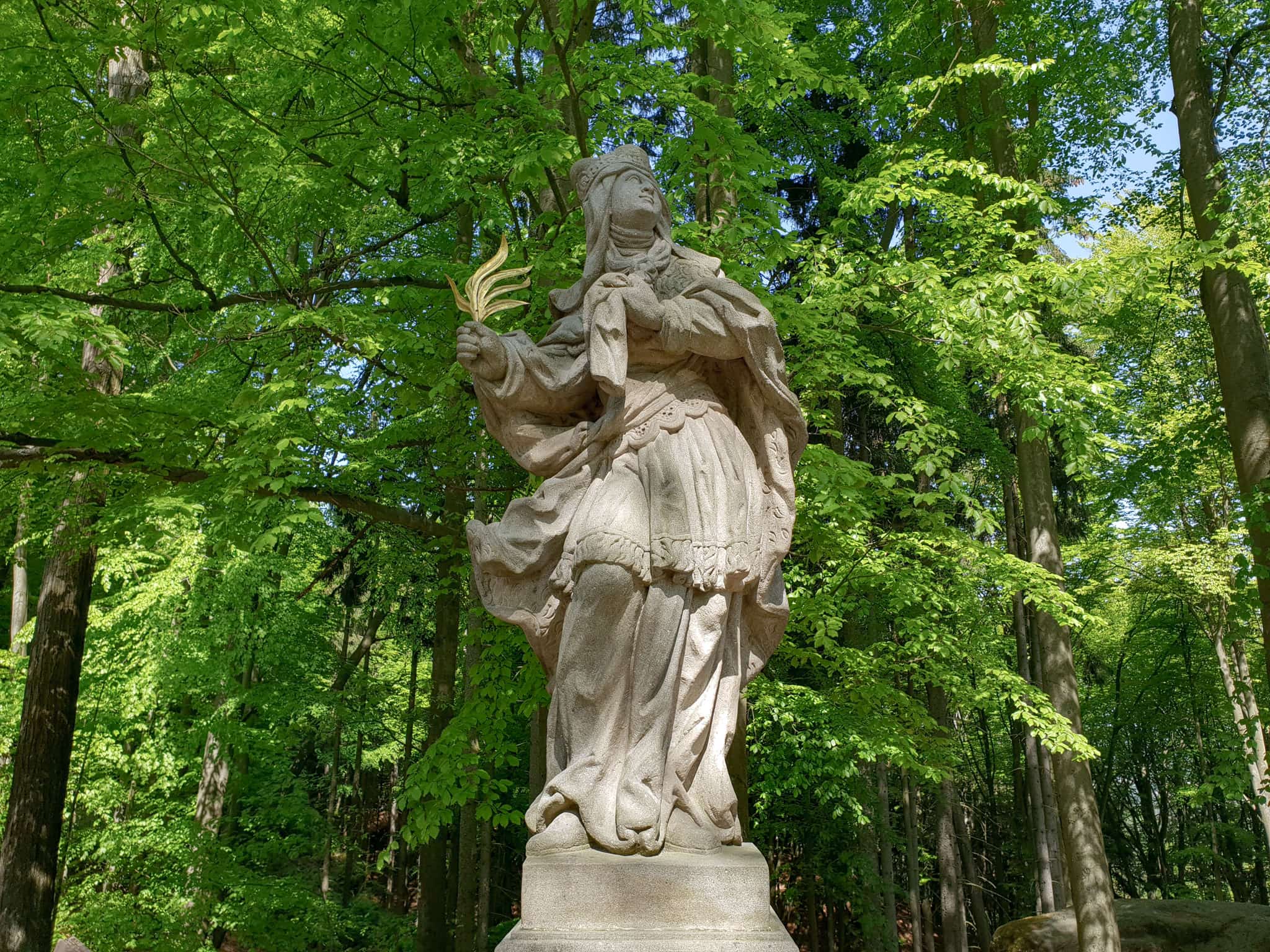 Скульптура на мосту