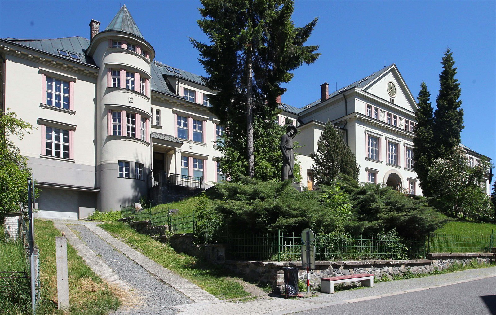 Техникум декоративно-прикладного искусства