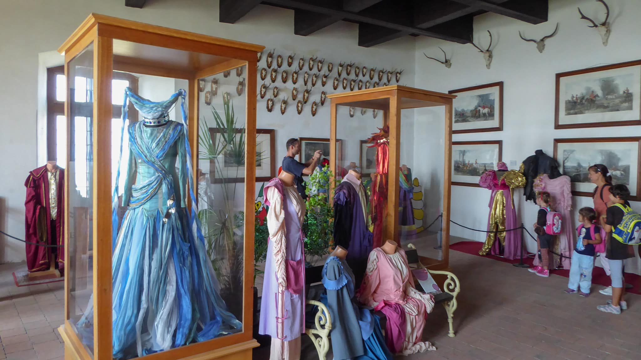 Старинные костюмы