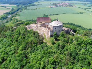 Средневековый замок Точник