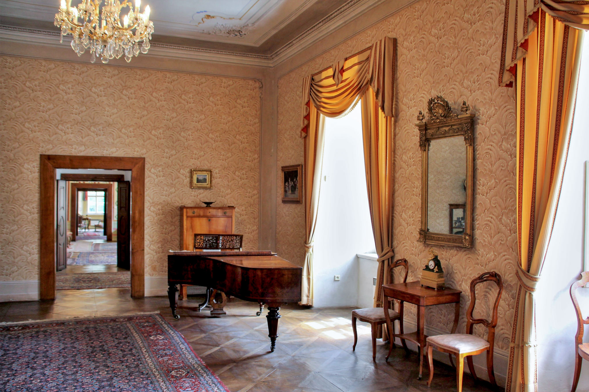 Музыкальный салон