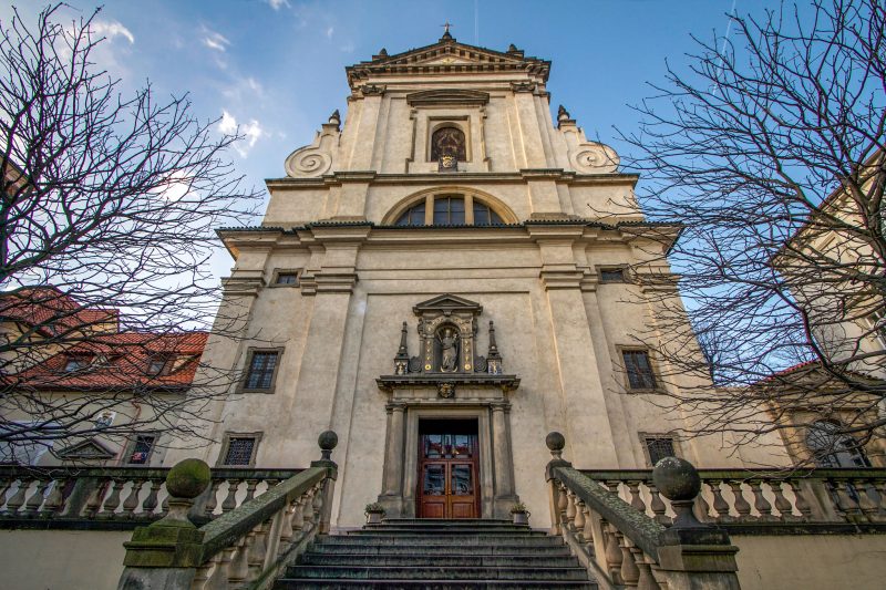 Церковь Д. Марии Победоносной (kostel Р. Marie Vítězné)