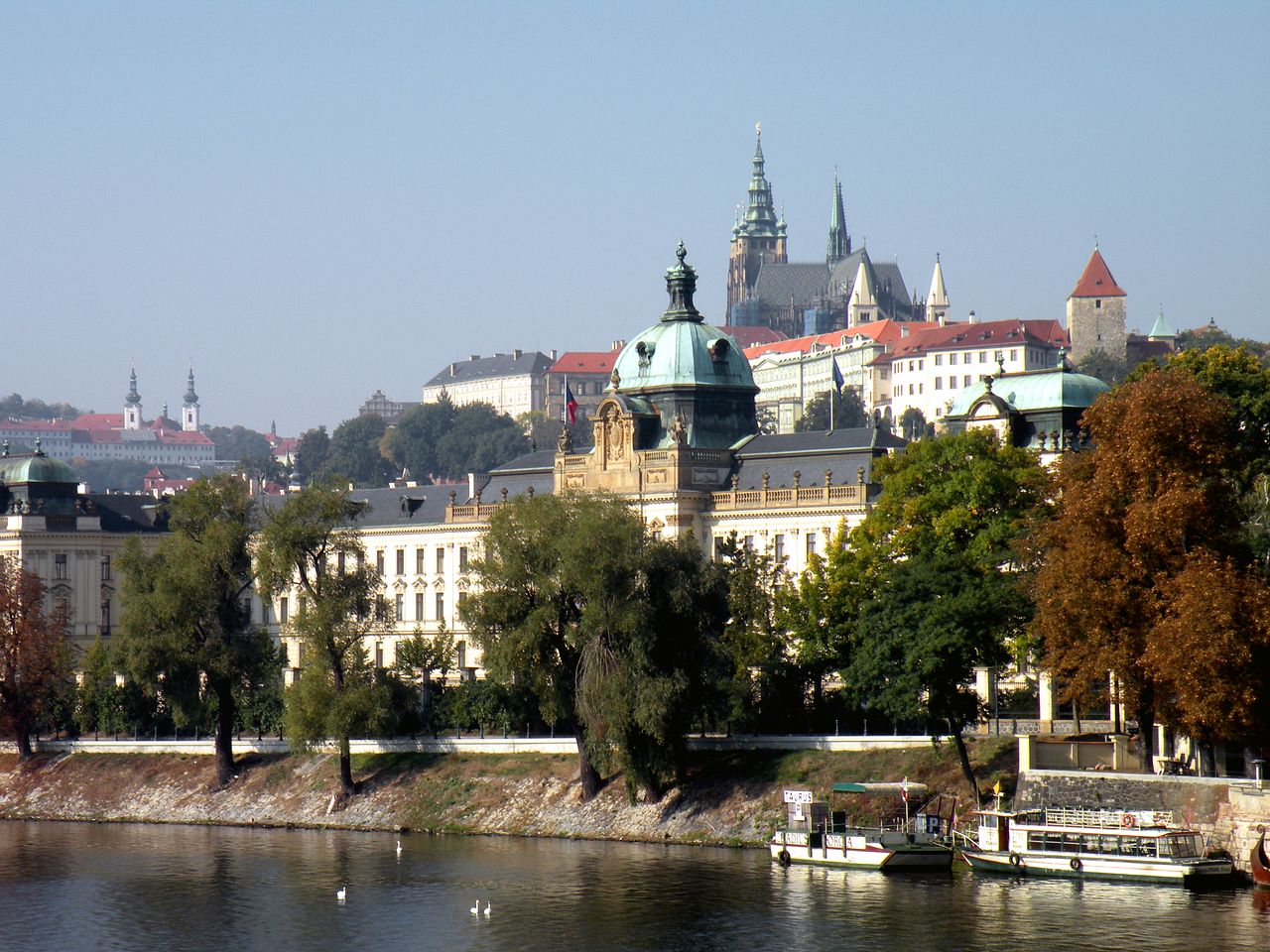 Дом Правительства Чешской республики — бывшая Стракова академия