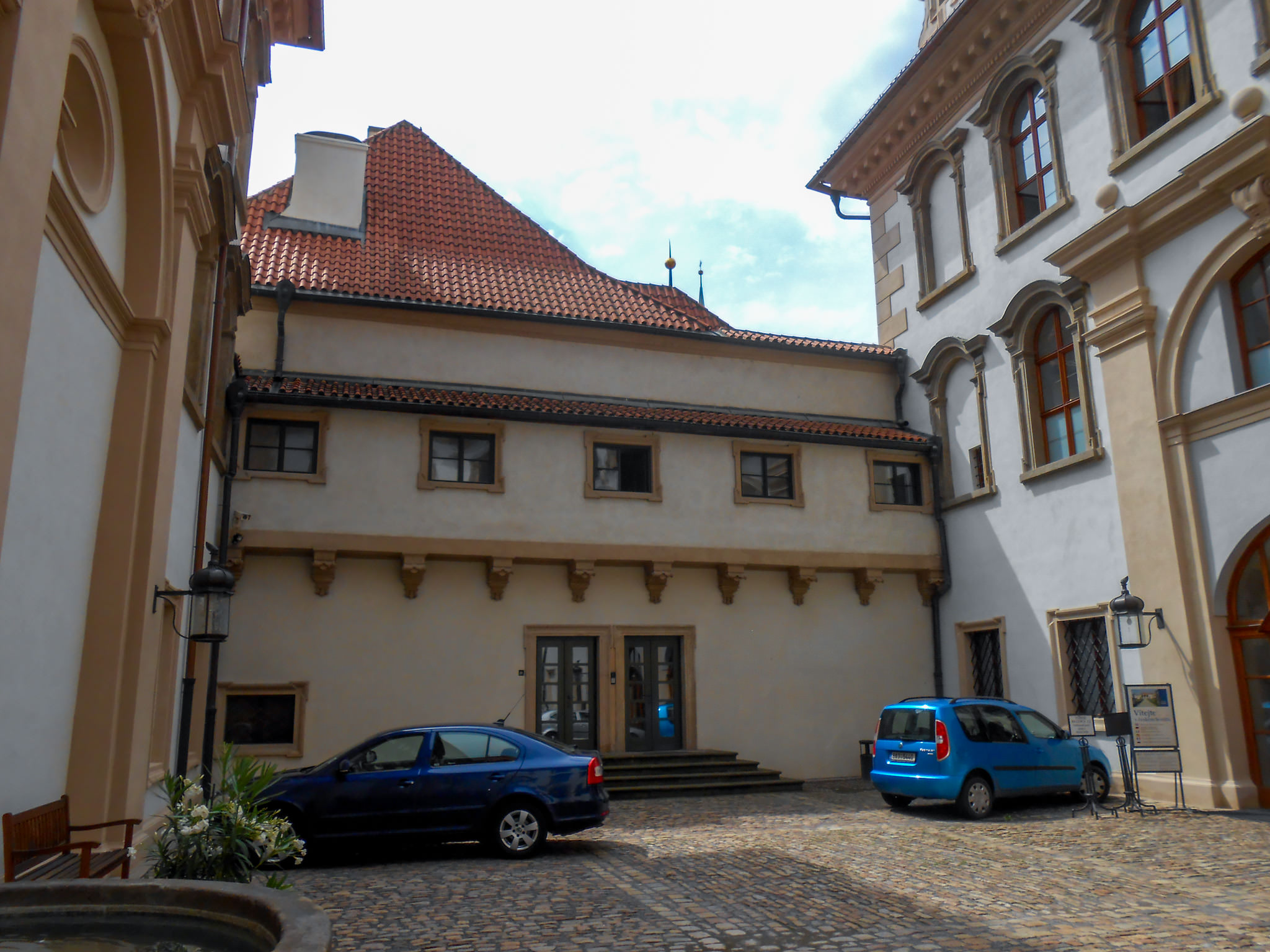 Другой внутренний двор