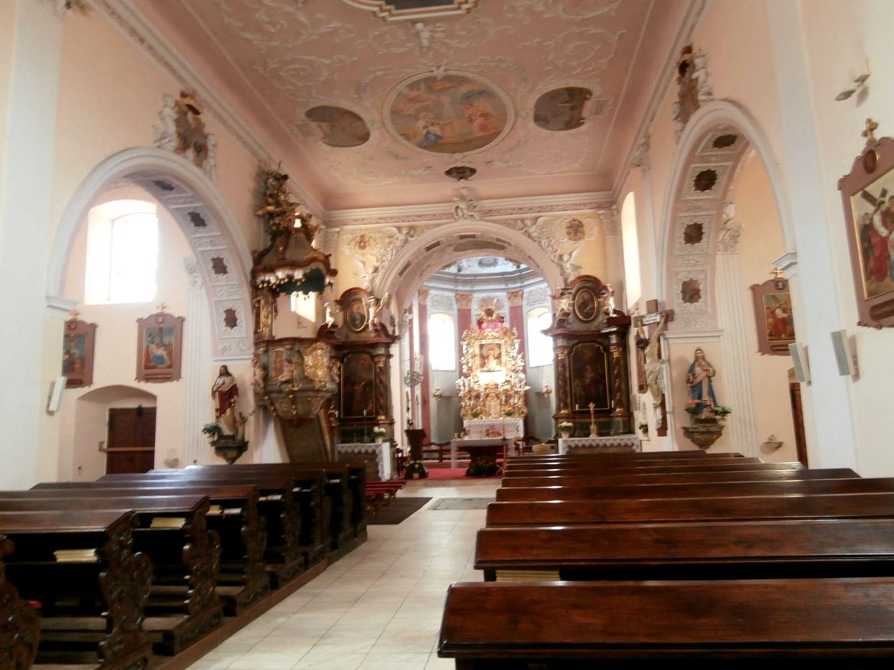 Интерьер костела