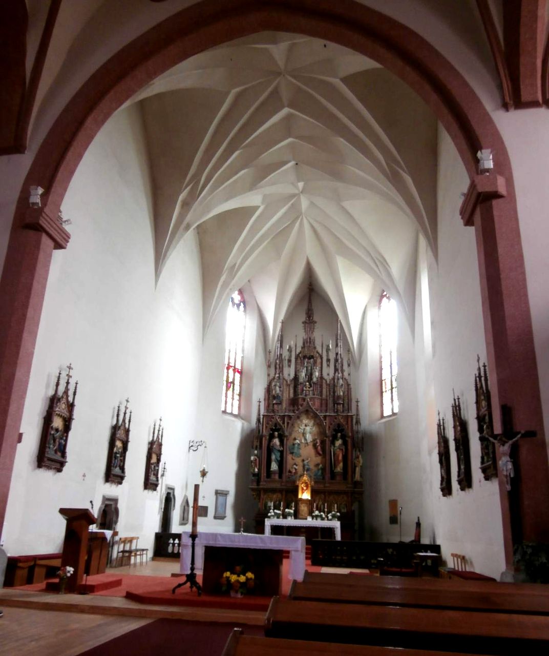 Интерьер храма