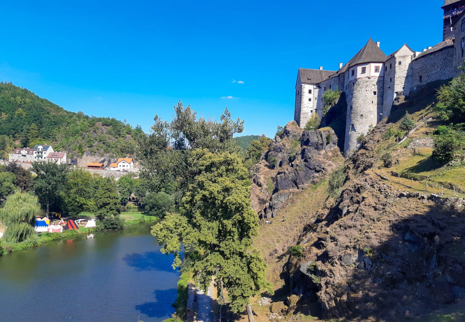 Вид на замок с реки