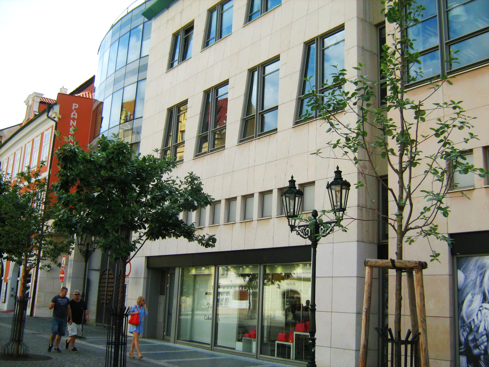 Современное здание