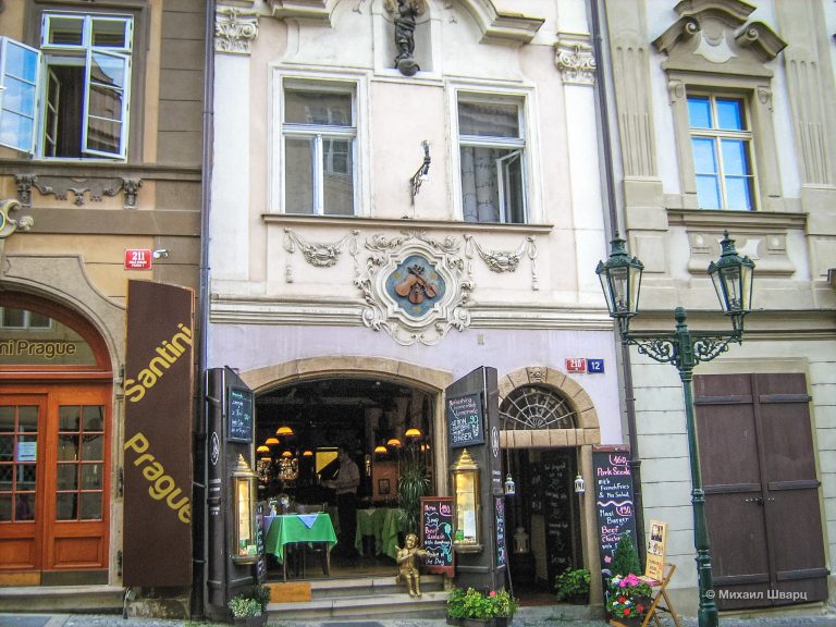 У трёх скрипочек