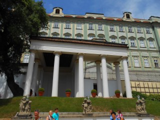 Дворец Рожмберков – институт благородных девиц в Пражском граде