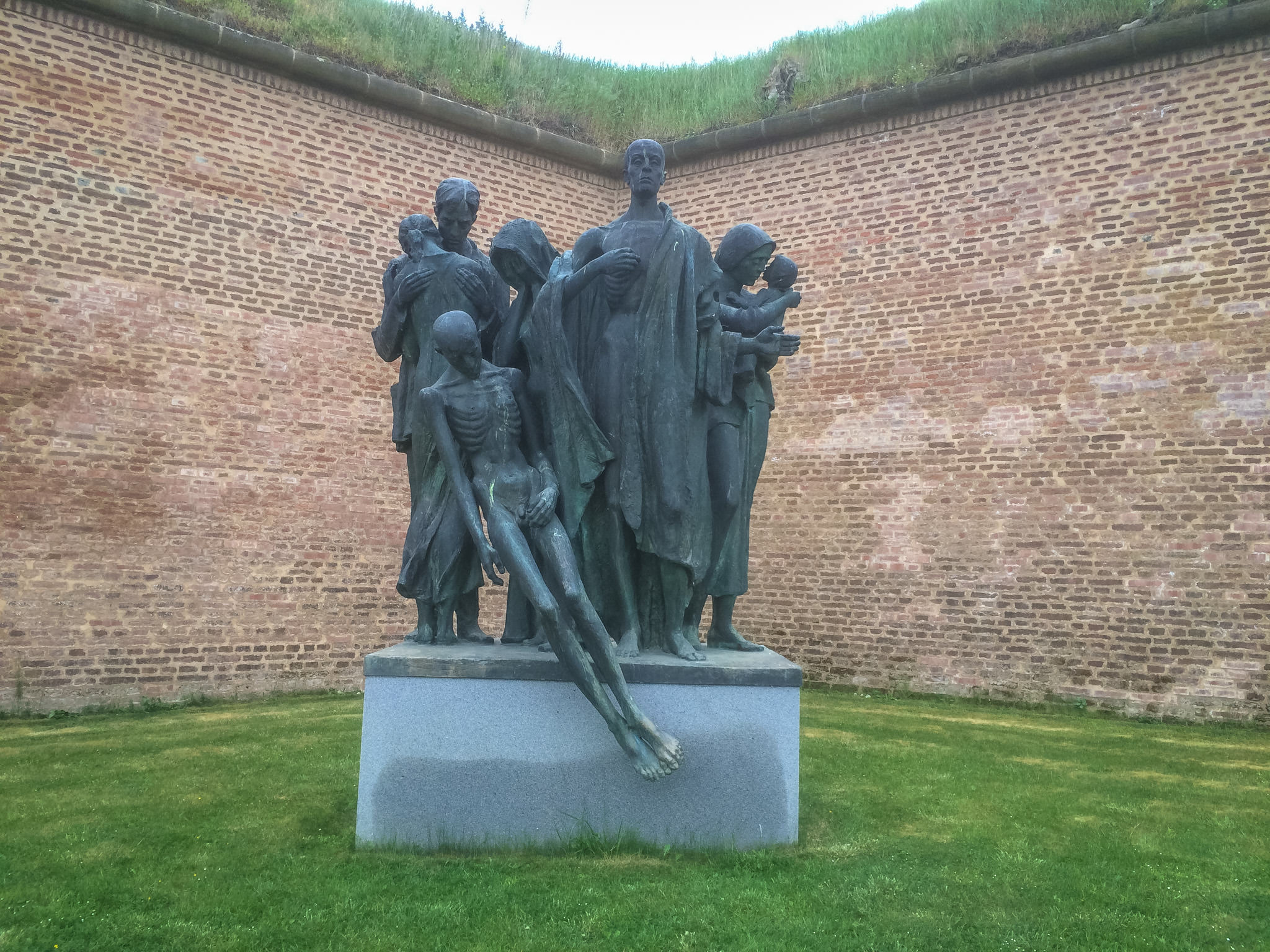 Памятник замученным в концлагере