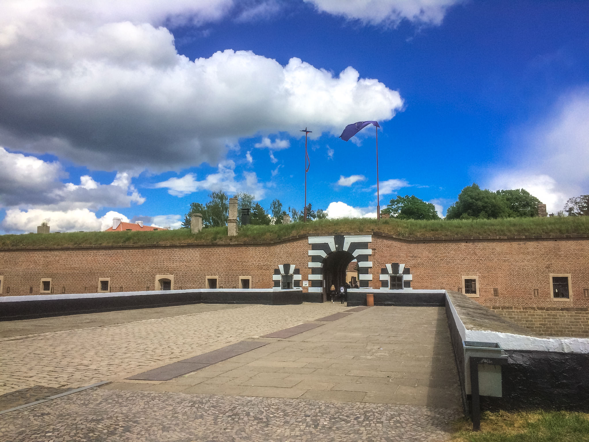 Сортировочный двор, где заключенных оформляли и готовили для пребывания в лагере