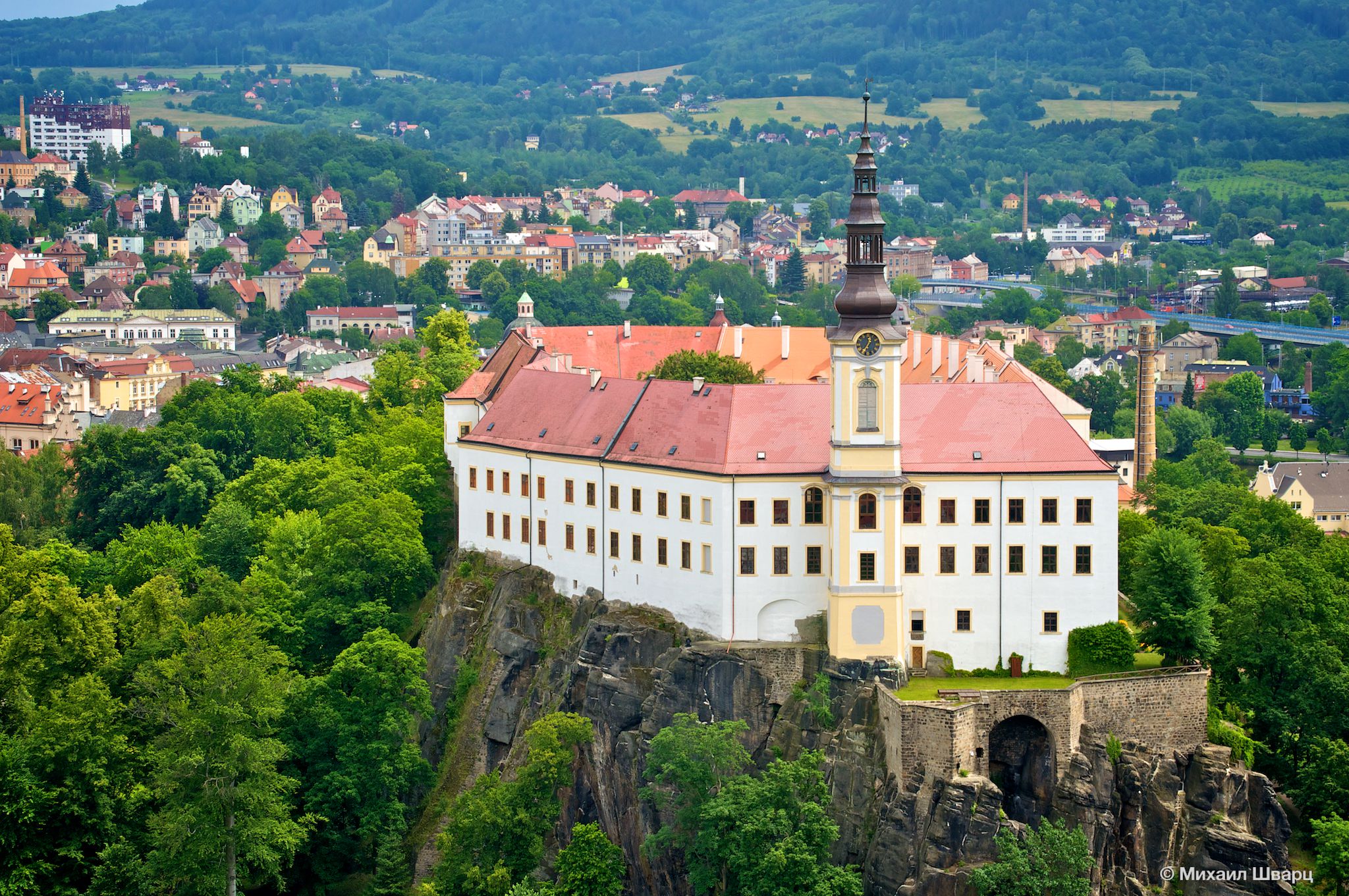 Фотогеничный Дечинский замок
