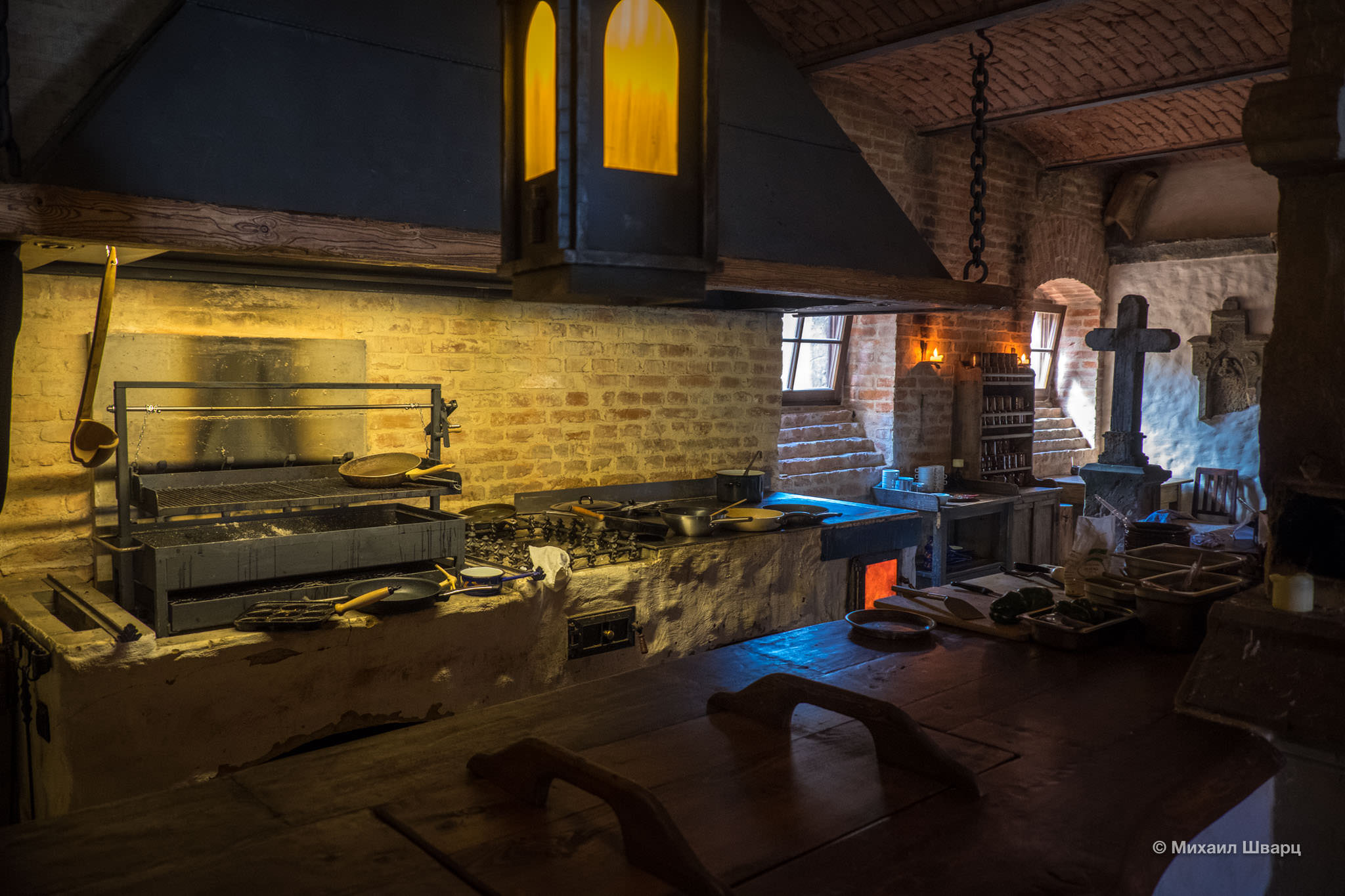 Кухня, где готовится еда