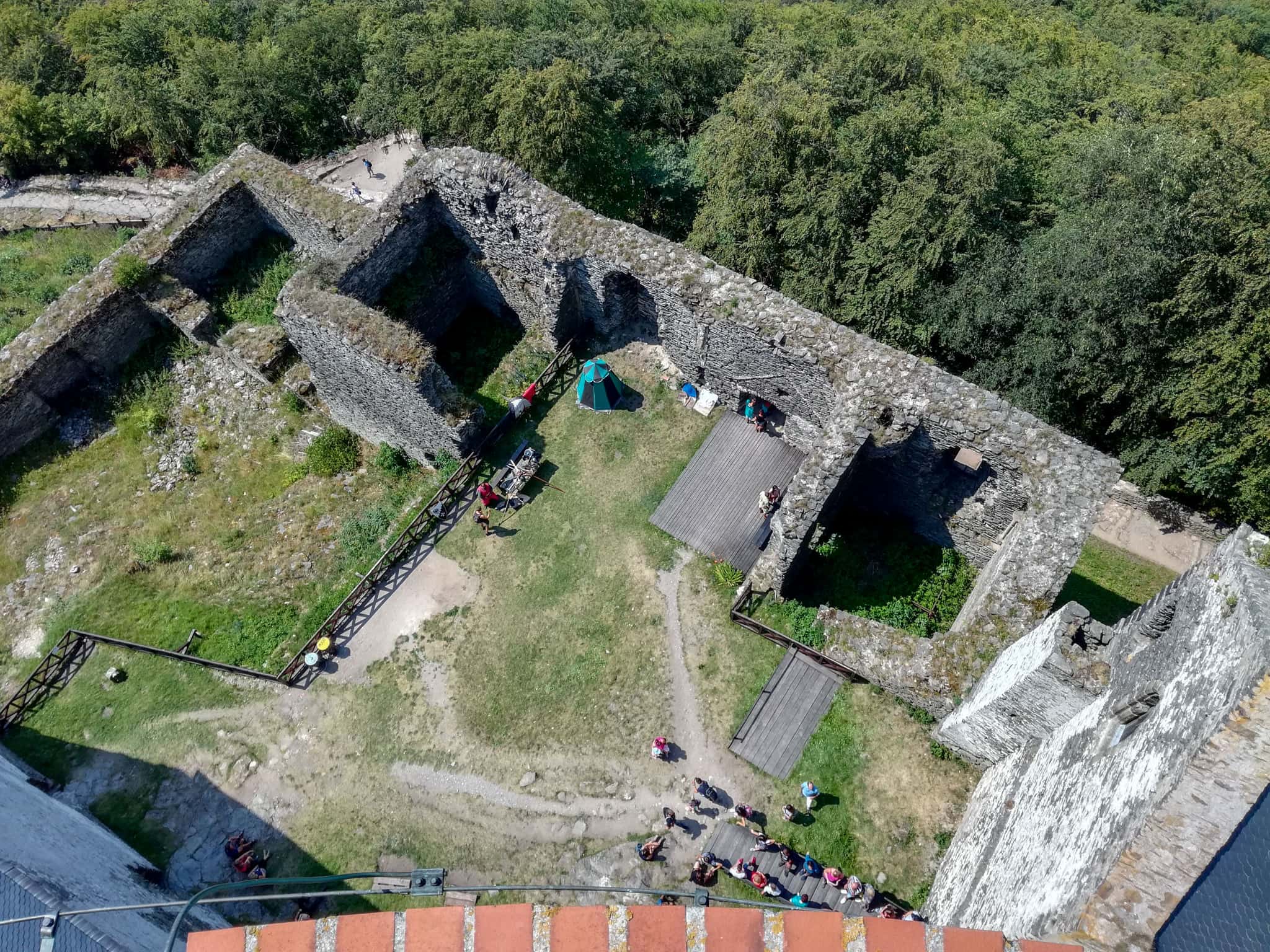 Вид с башни на крепость