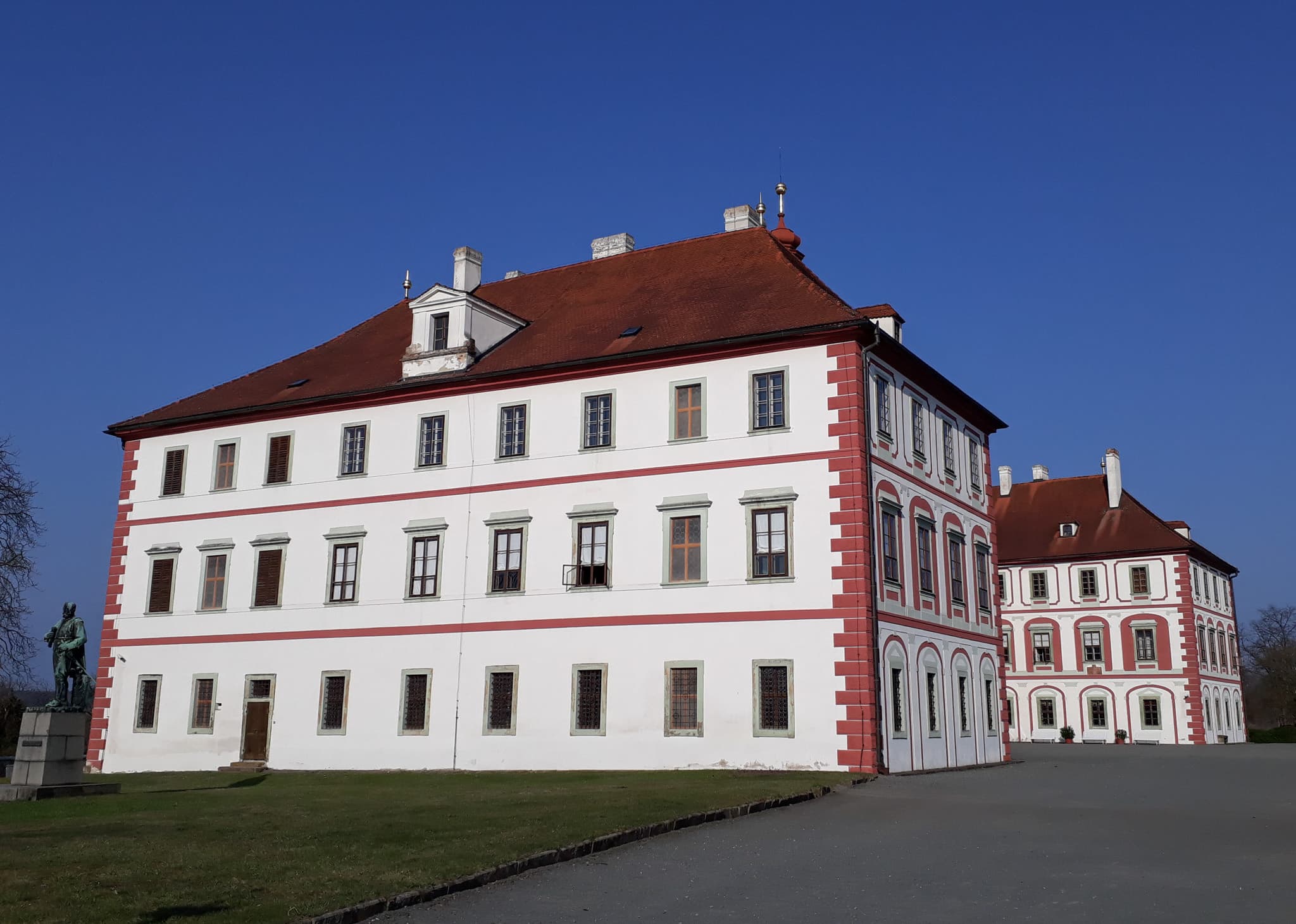 Юго-восточное крыло замка