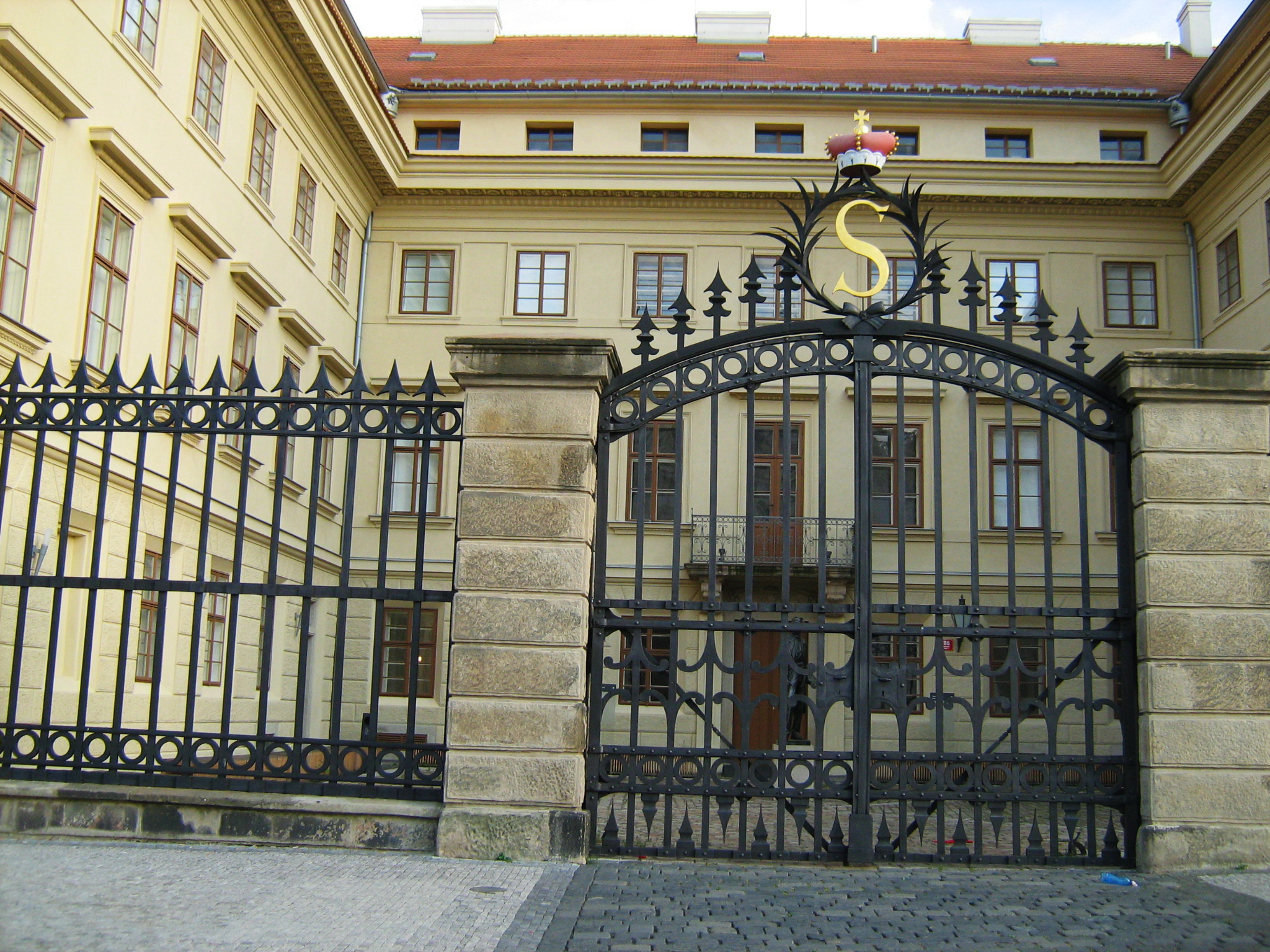 Кованая решётка с воротами