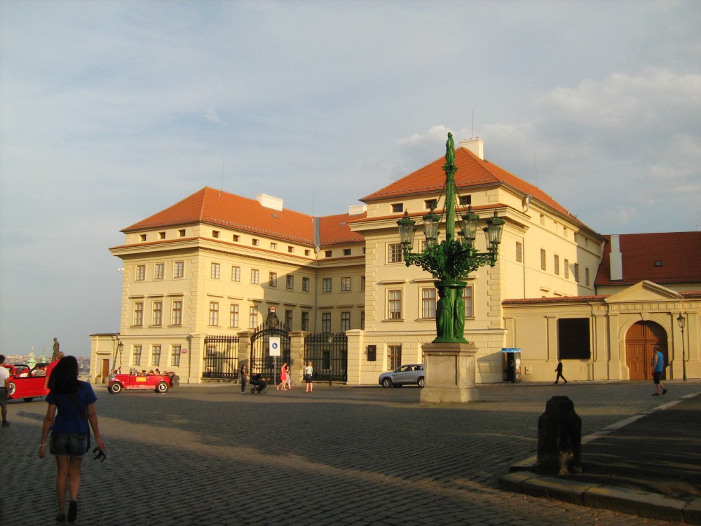 Градчанская площадь и Салмовский дворец