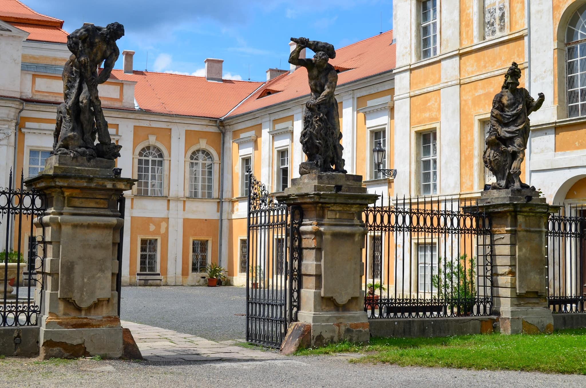 Ворота в замок