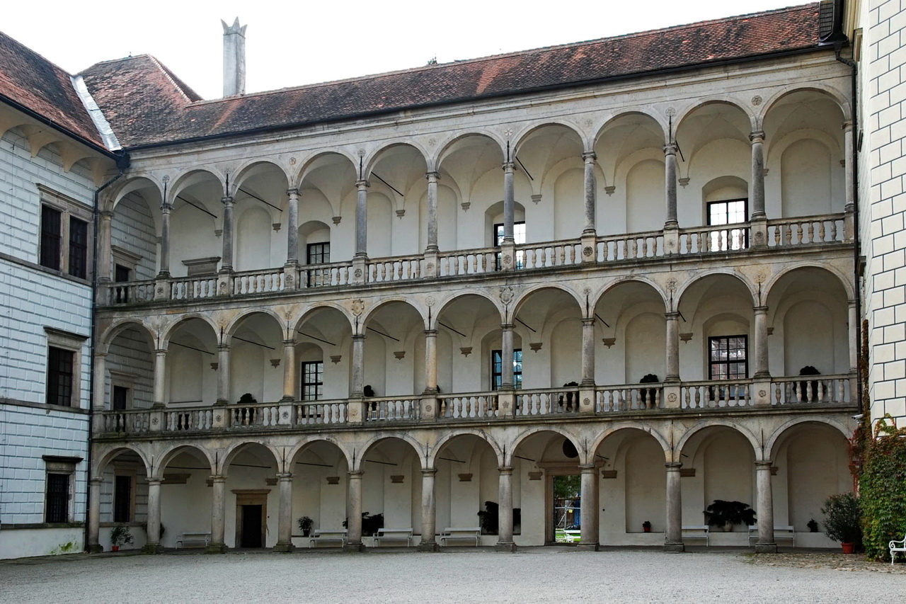 Ренессансная аркадная галерея