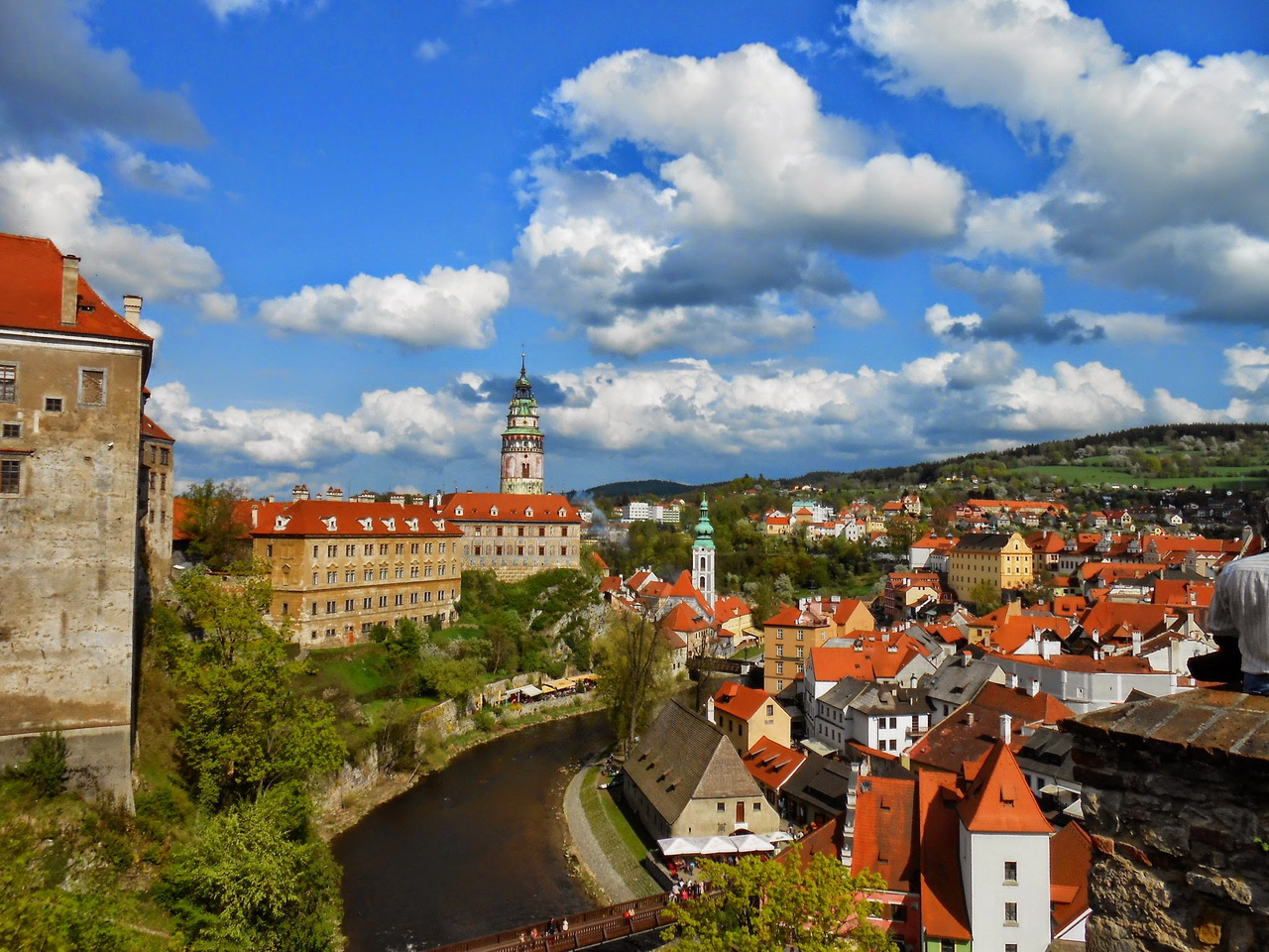 Вид с более далекого расстояния