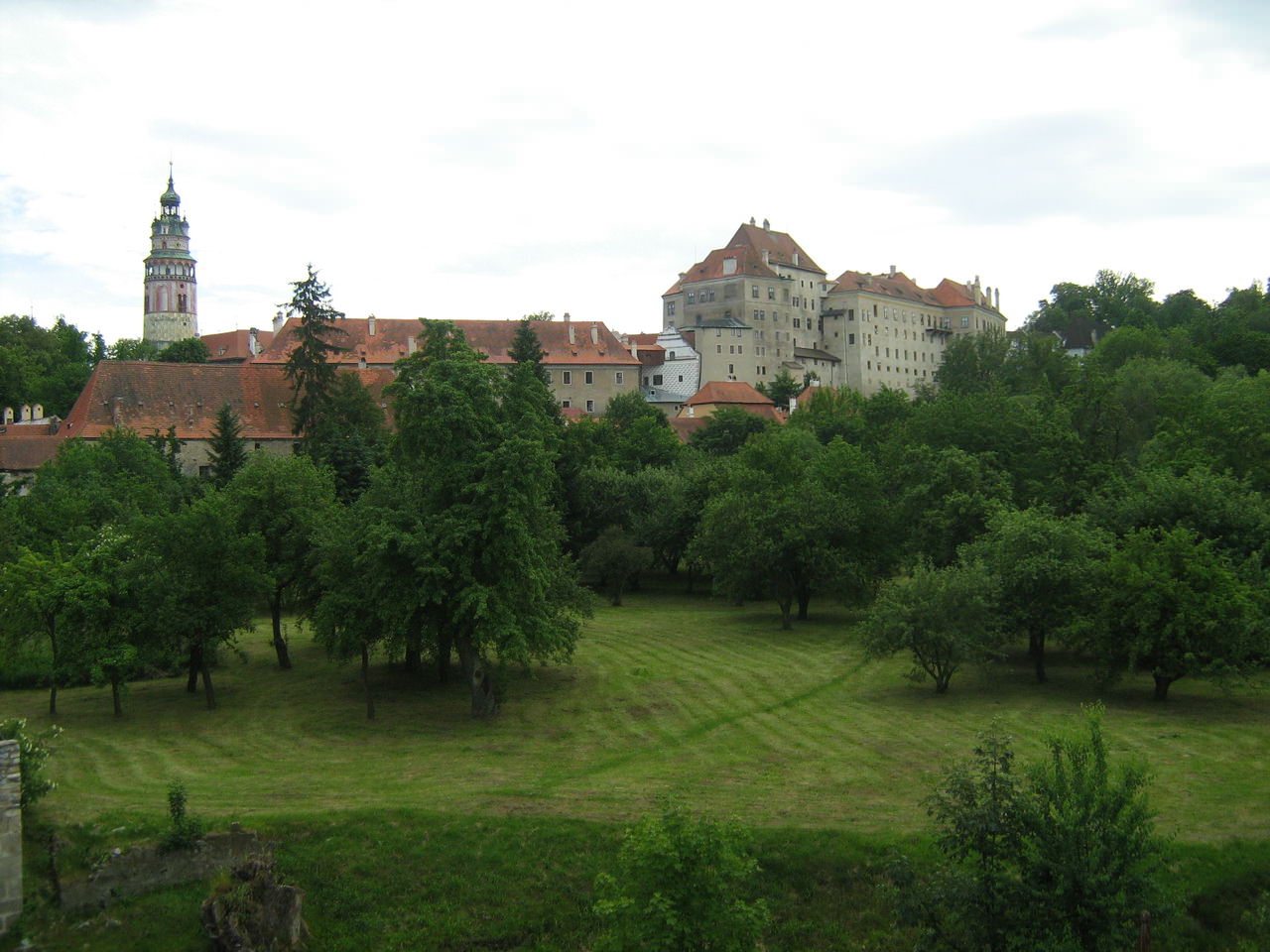 Вид замка из Оленьего парка (Jelení zahrada)