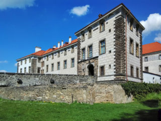 Замок Нелагозевес