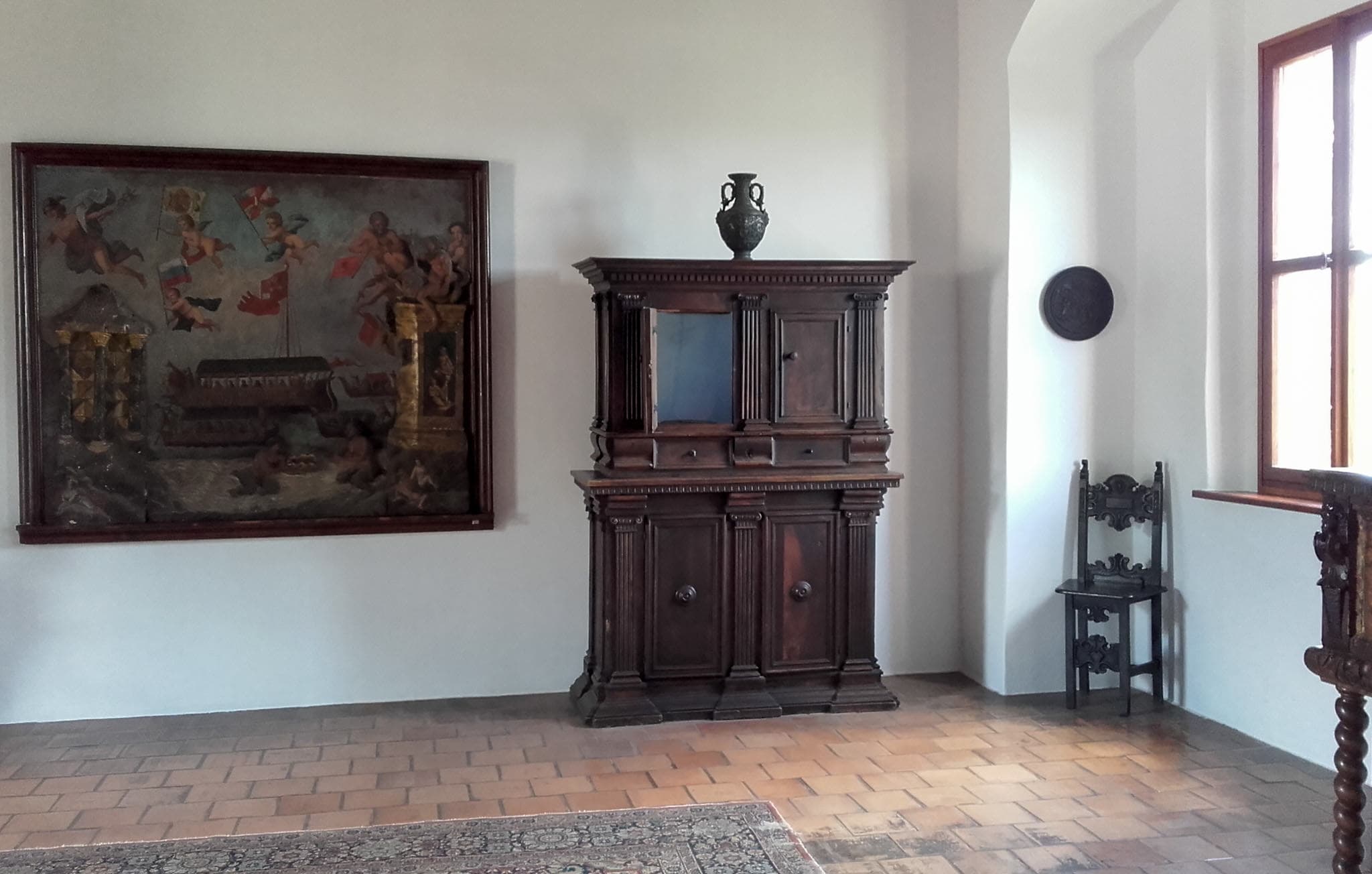 Историческая мебель