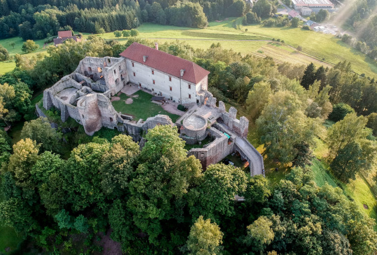 Крепость Пецка (Hrad Pecka)