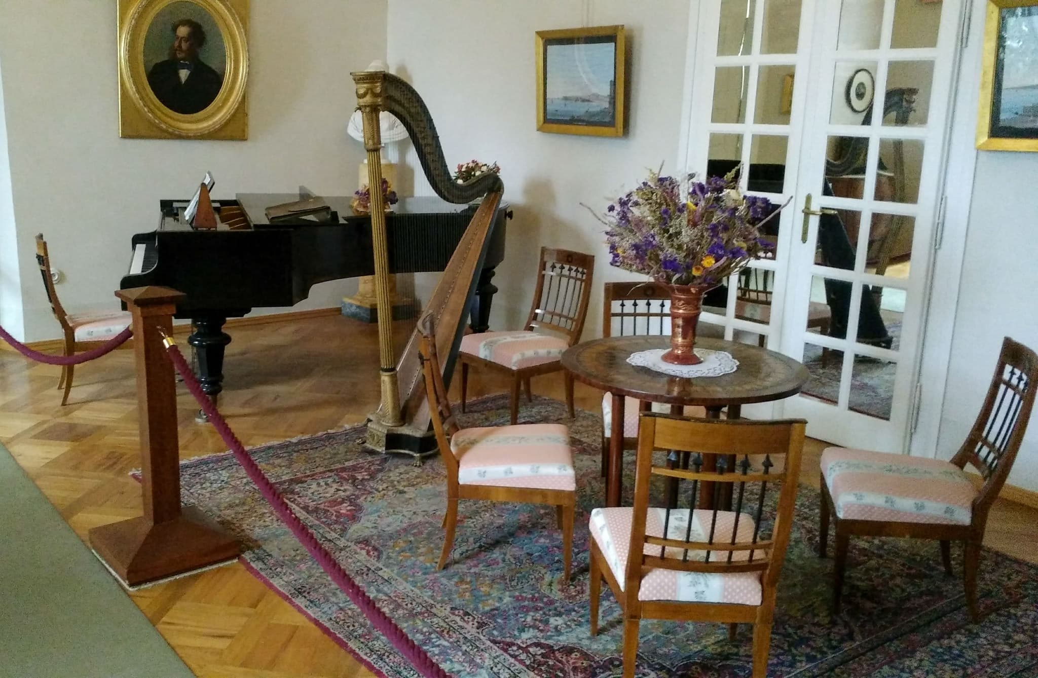 Музыкальный салон