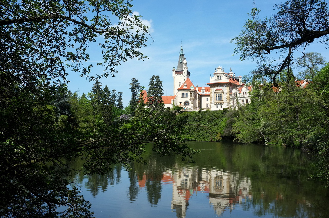 Замок и парк Пругонице