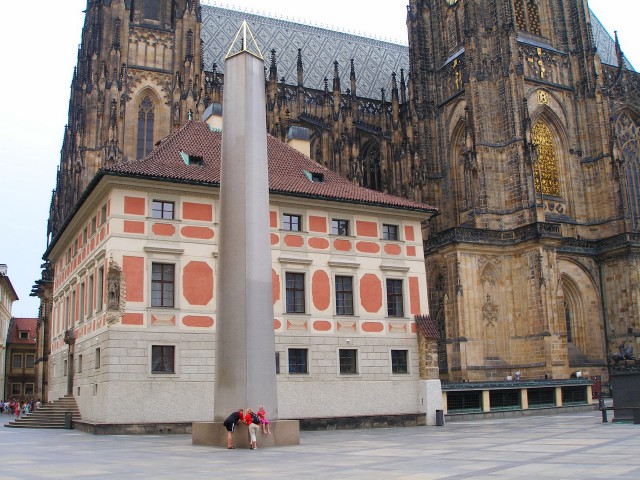 Обелиск, посвященный жертвам Первой мировой войны, на Пражском граде