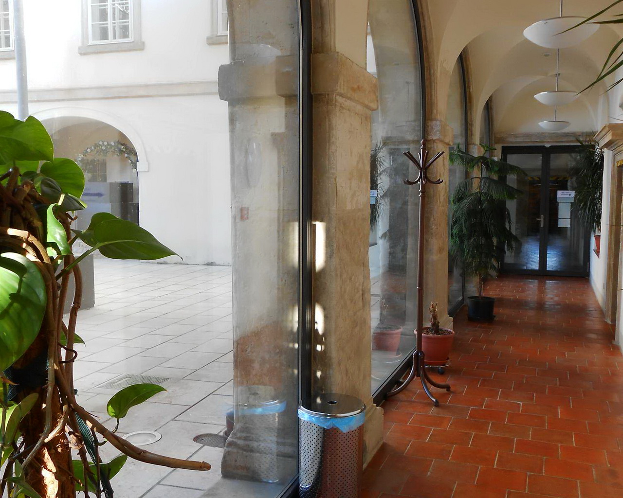 Галерея внутреннего двора