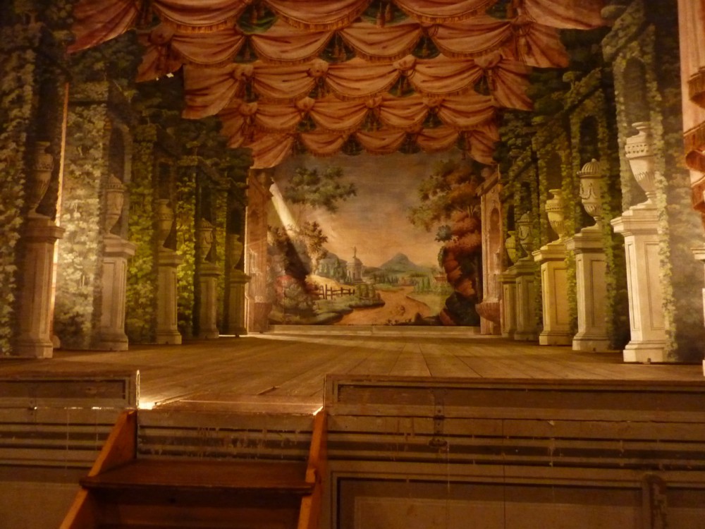 Сцена замкового театра XVIII века
