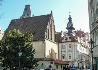 Староновая синагога и Еврейская ратуша в Праге