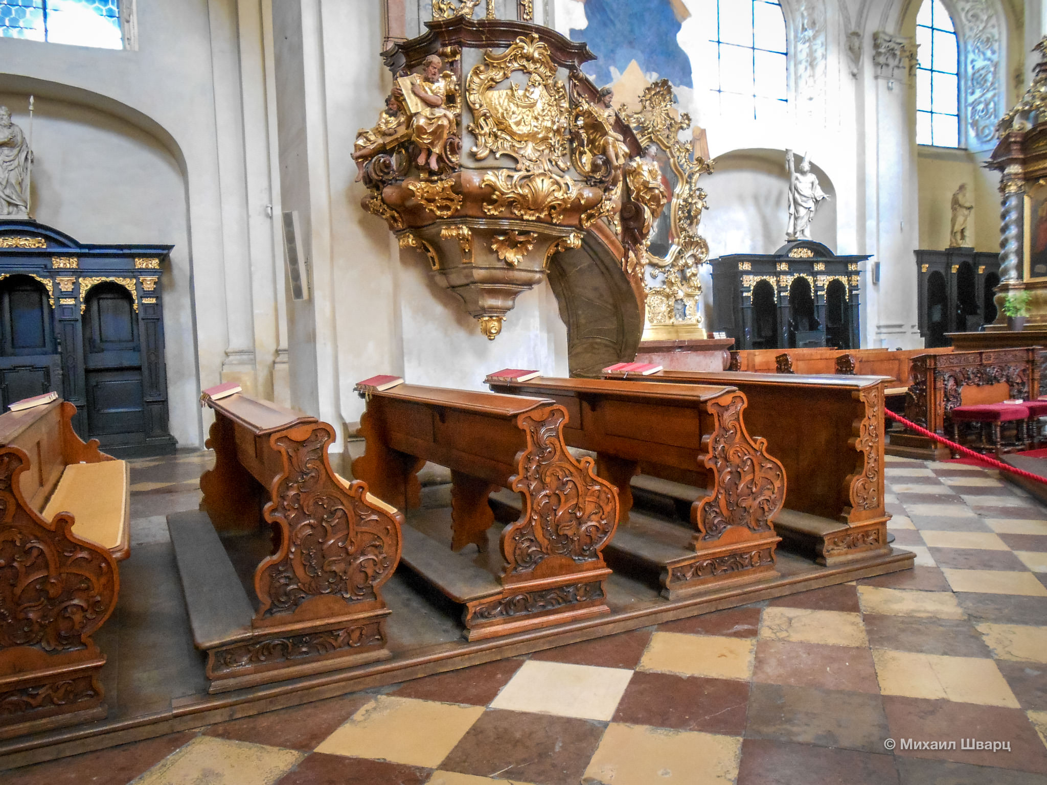 Резные лавки