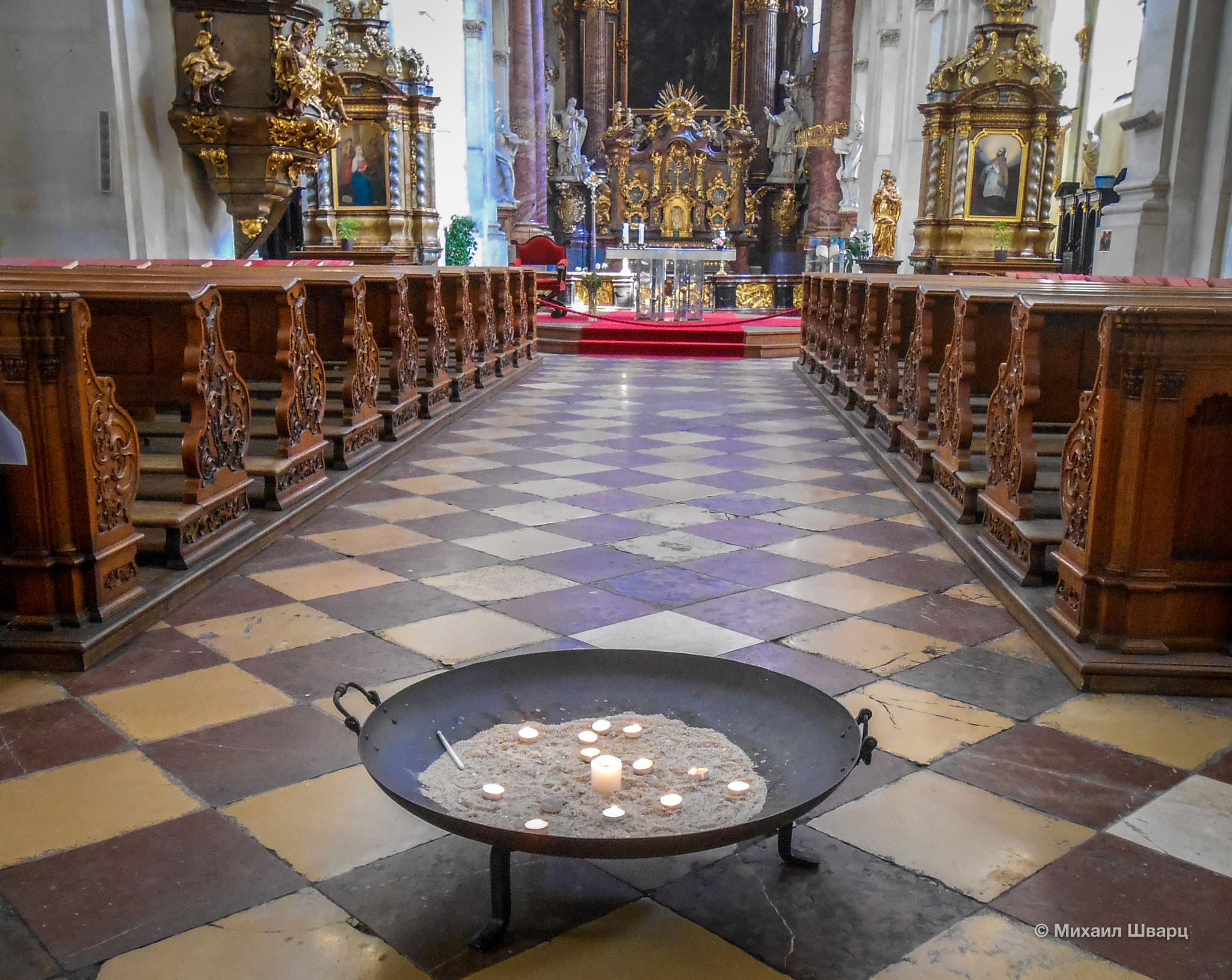 Внутреннее убранство костела