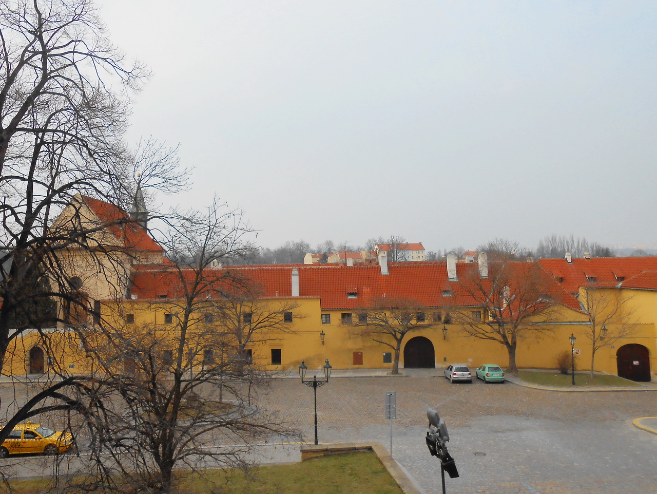 Вид монастыря с Лоретанской площади