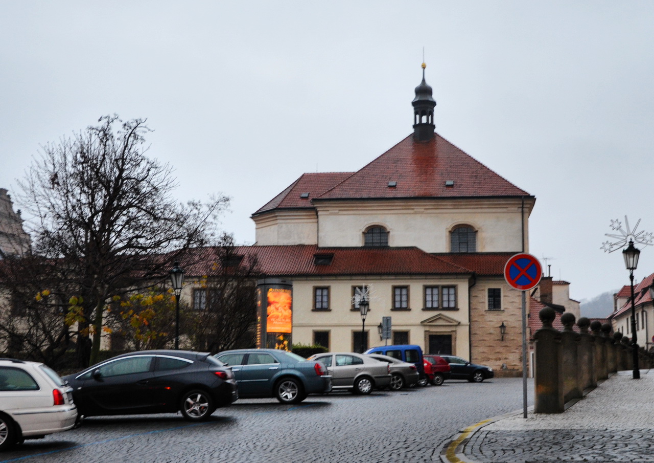 Монастырь вечером