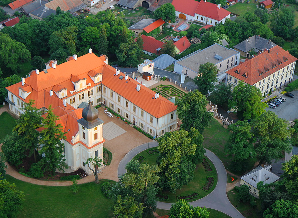 Вид на замок с высоты птичьего полета