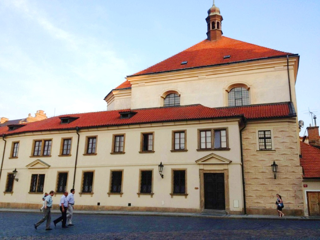 Монастырский комплекс с фасада