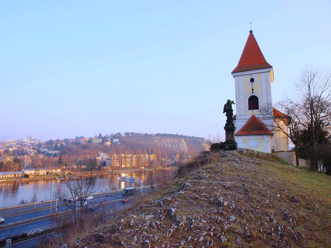 Храм и статуя Яна Непомука