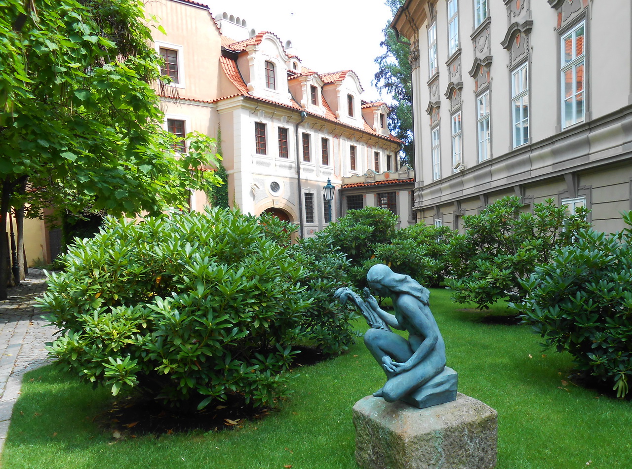 Малый Фюрстенбергский дворец