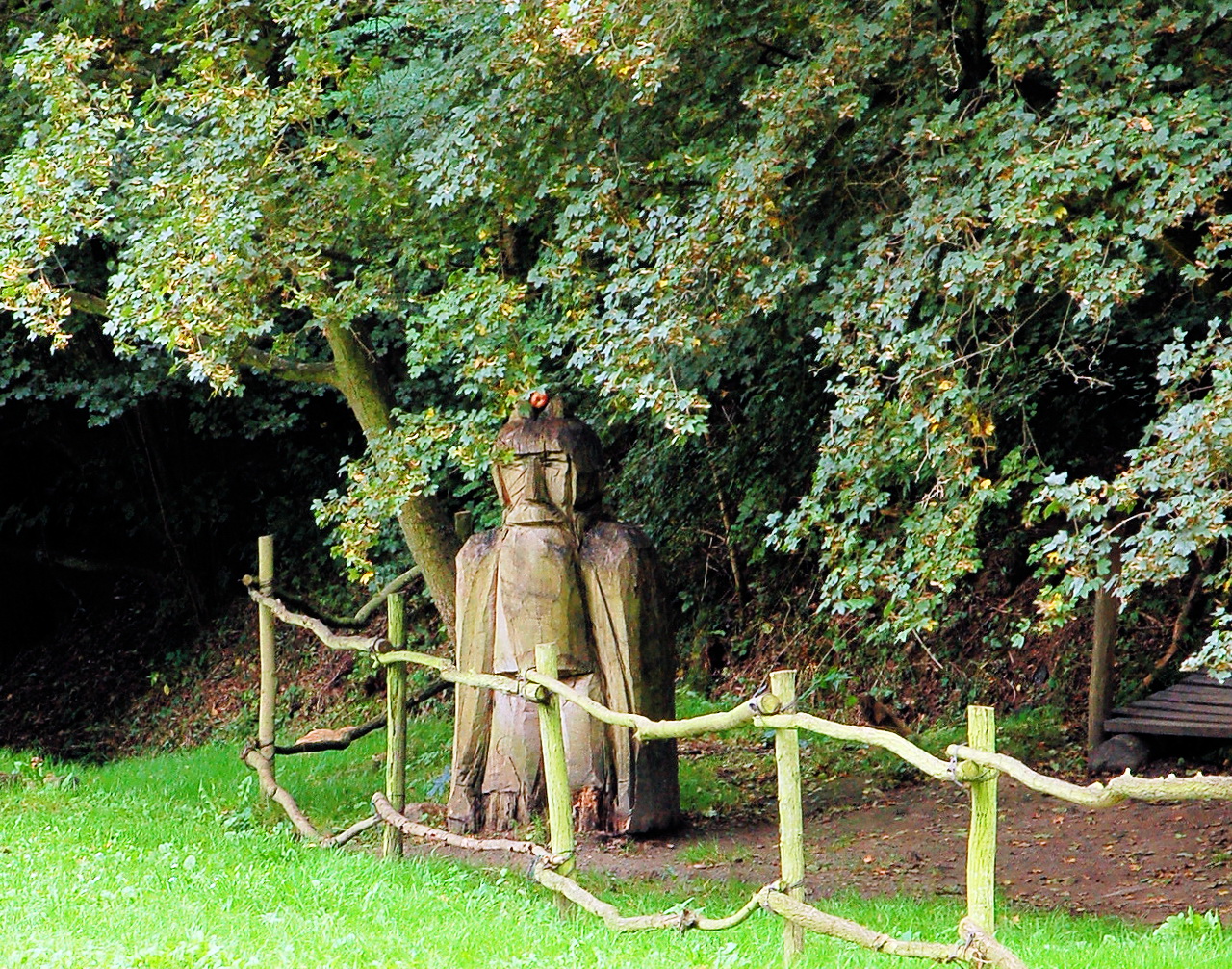 Деревянная скульптура