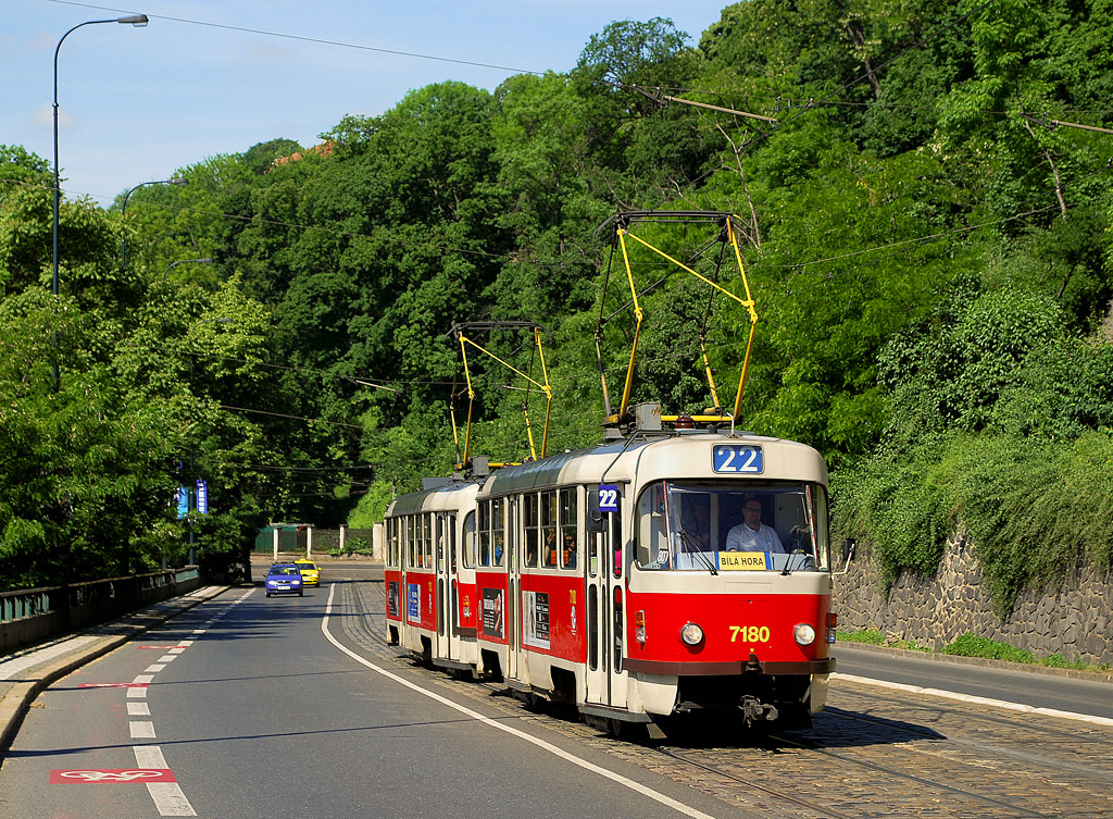 Вид на сады с улицы Chotkova